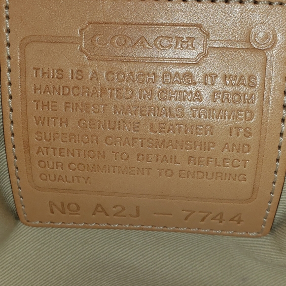 Coach Hamptons Small Striped Tote #7744 (Red, White & Blue) w/Matching Wristlet - Picture 6 of 12